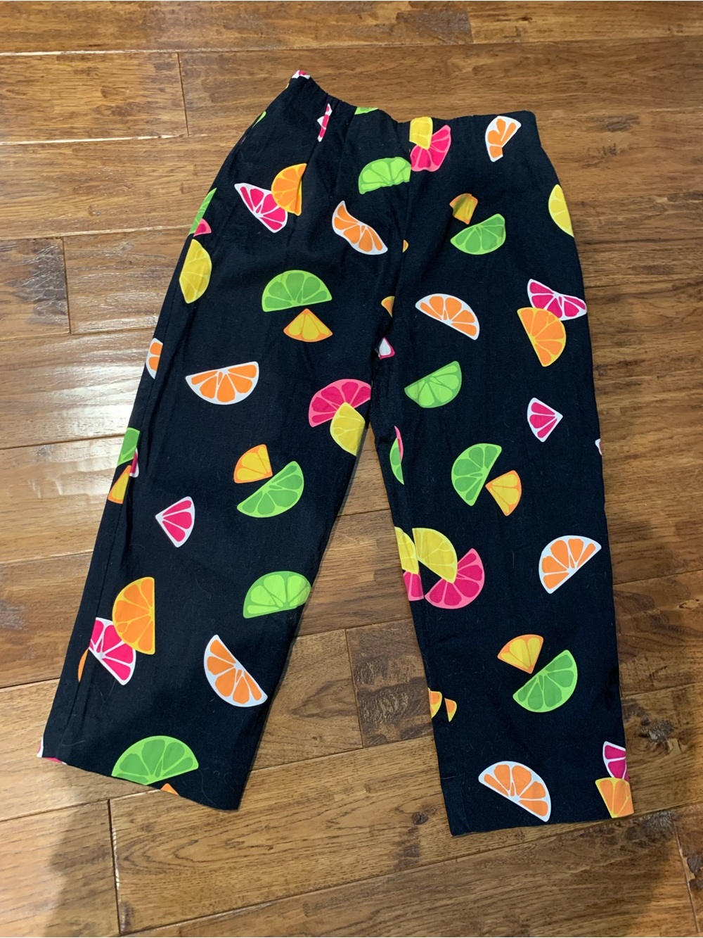 Vintage Briggs New York Black Capris Pants with Neon Citrus Slices - Picture 4 of 10